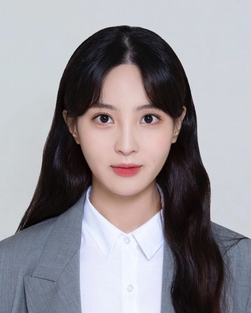 Mẹo tạo dáng cho ảnh thẻ nữ đẹp tự tin