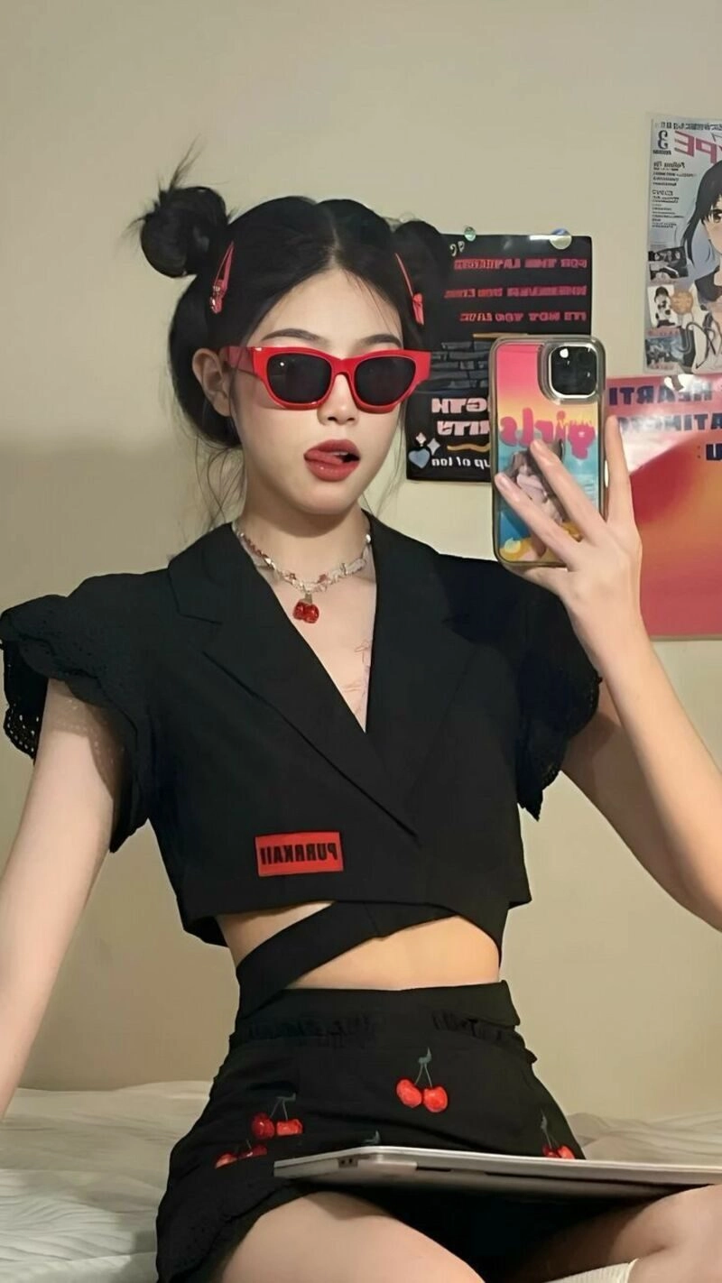 ảnh gái xinh đeo kính che mặt