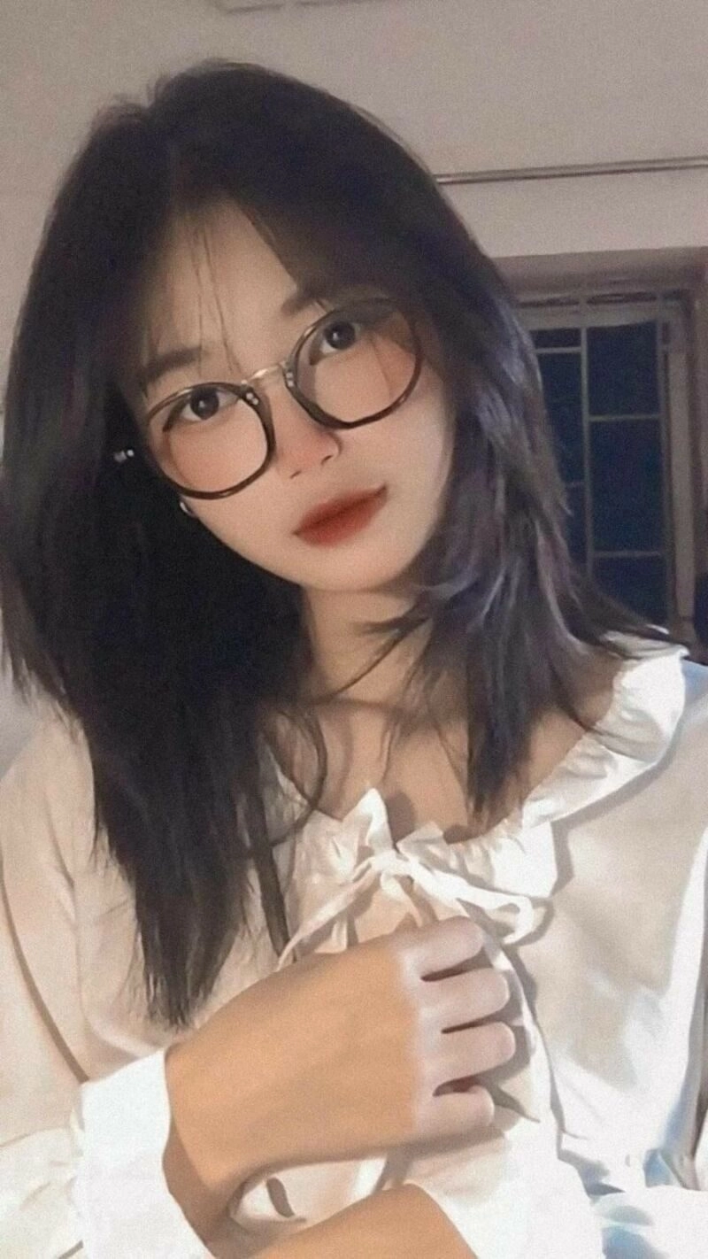 ảnh gái xinh đeo kính
