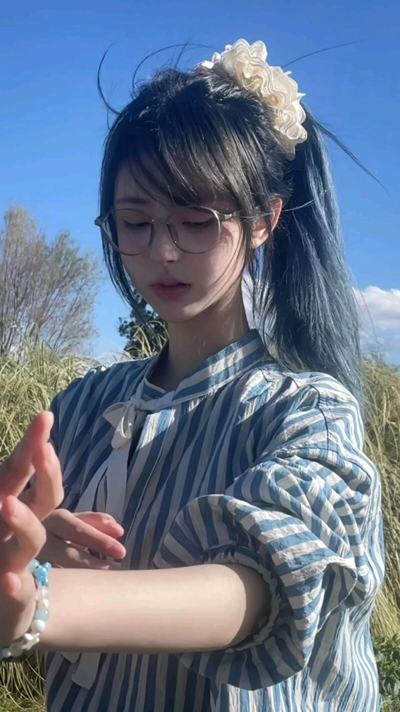 ảnh gái xinh đeo kính 2k12