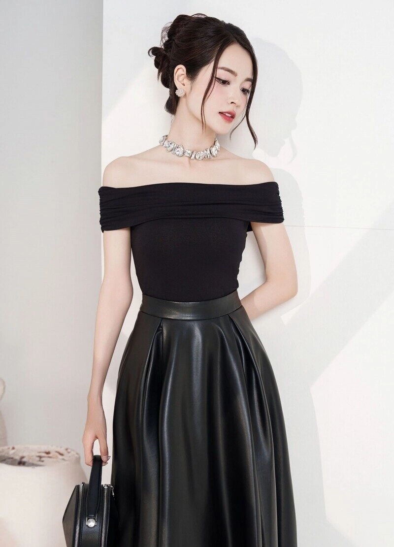 Chân váy da mặc với áo gì? 15+ Gợi ý phối đồ sành điệu cho nàng