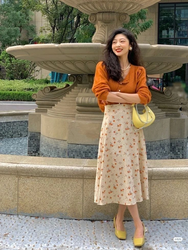 Chân váy hoa nhí dáng dài phối với áo gì? Bí quyết Mix&Match ”Cực xinh” cho nàng