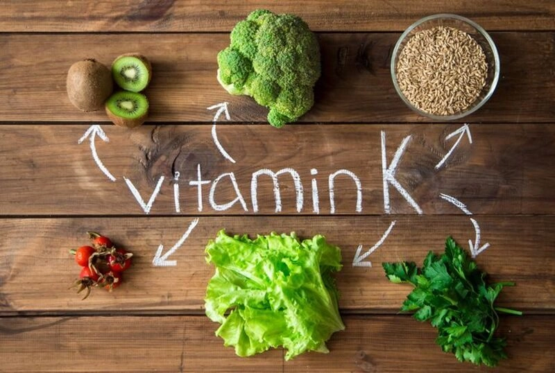 Vitamin K có tác dụng gì cho da? 5+ lợi ích vàng & cách sử dụng hiệu quả