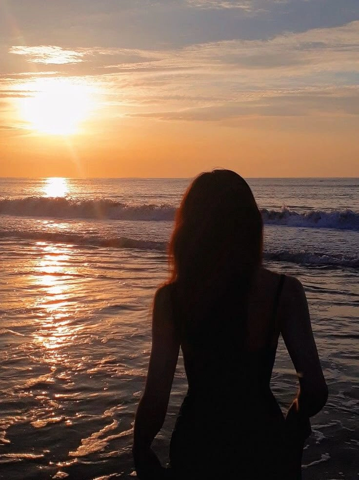 ảnh chụp sau lưng buồn