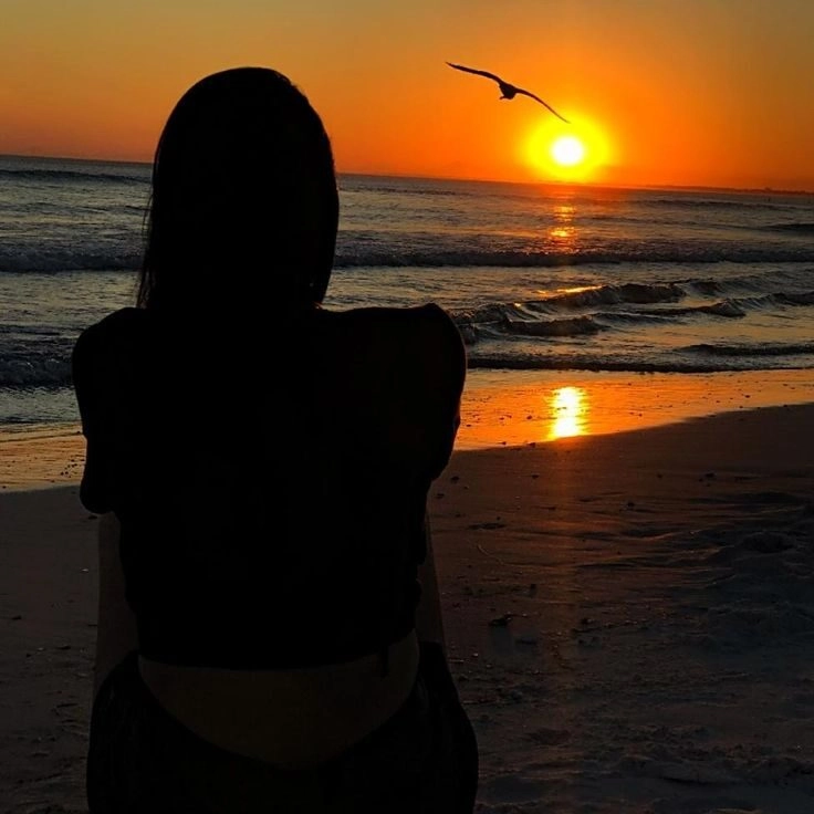 ảnh chụp sau lưng buồn