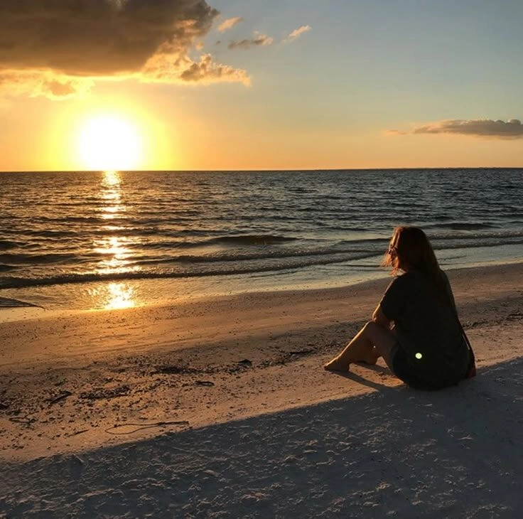 ảnh chụp sau lưng buồn