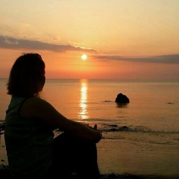 ảnh chụp sau lưng buồn