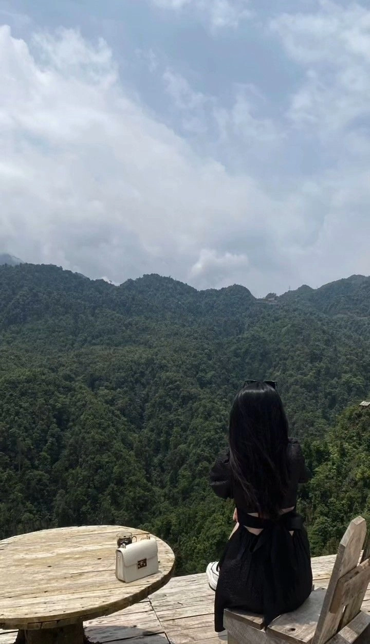 ảnh chụp sau lưng buồn