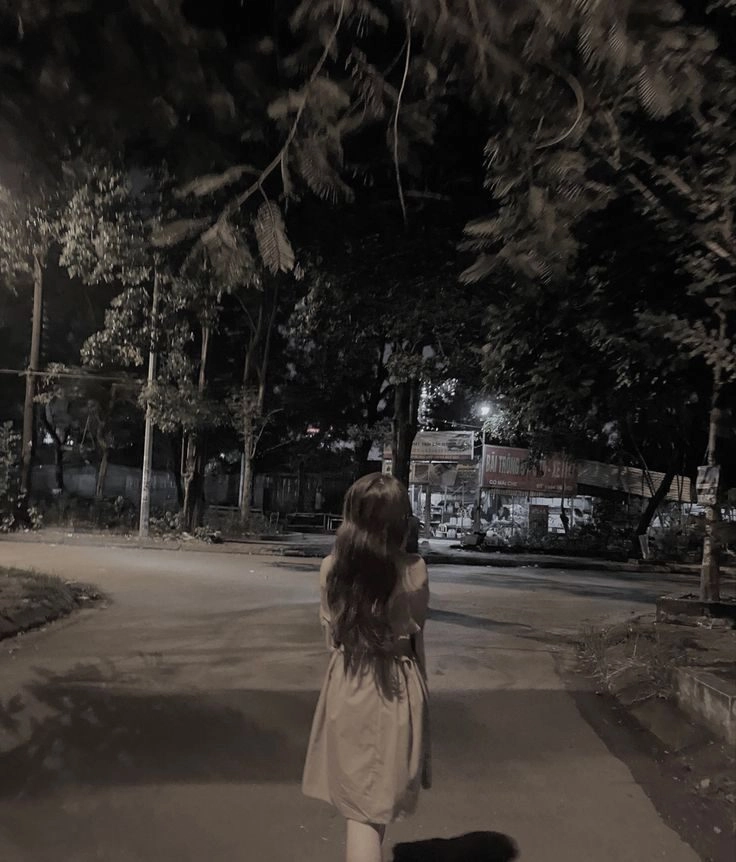 ảnh chụp sau lưng buồn