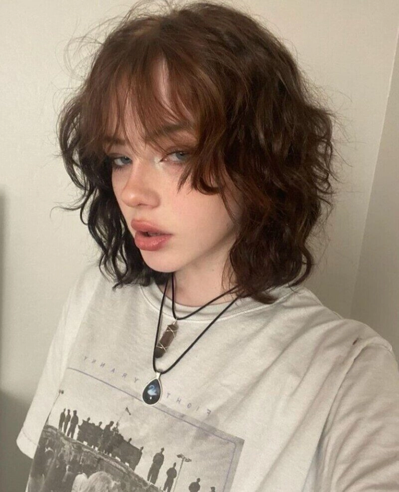 ảnh gái đẹp tóc ngắn che mặt