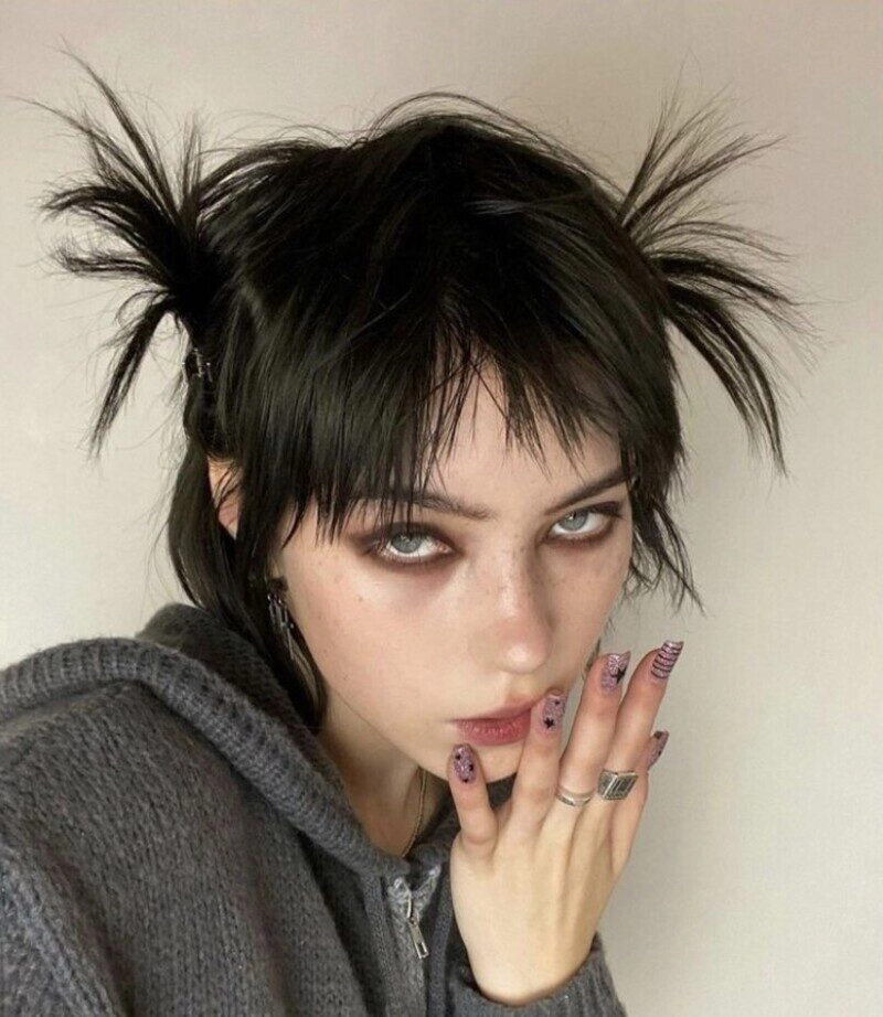 ảnh gái đẹp tóc ngắn che mặt