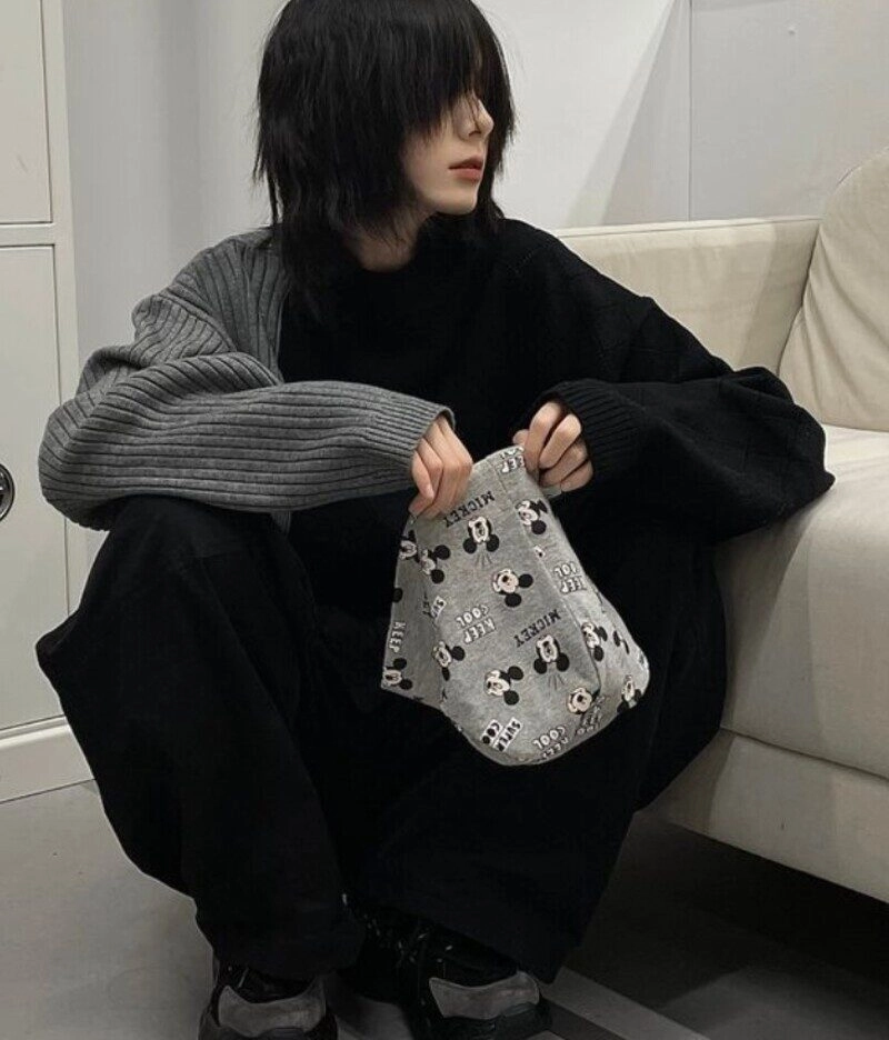 ảnh gái đẹp tóc ngắn che mặt