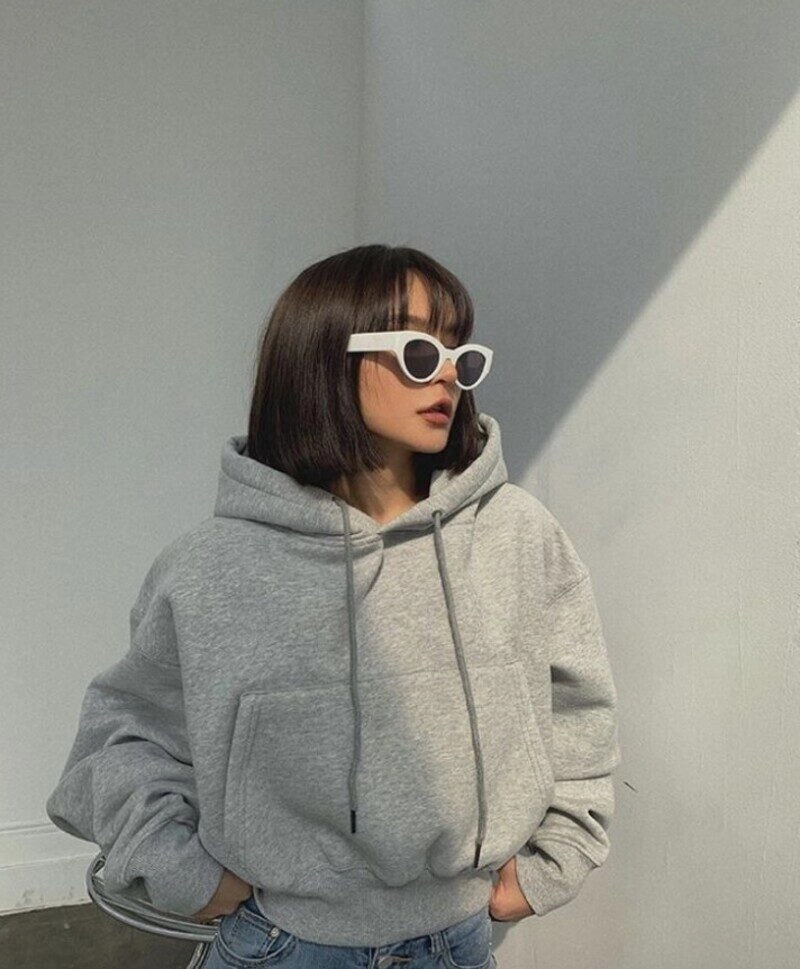 ảnh gái xinh tóc ngắn đeo kính