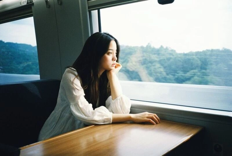 ảnh bìa tâm trạng buồn con gái