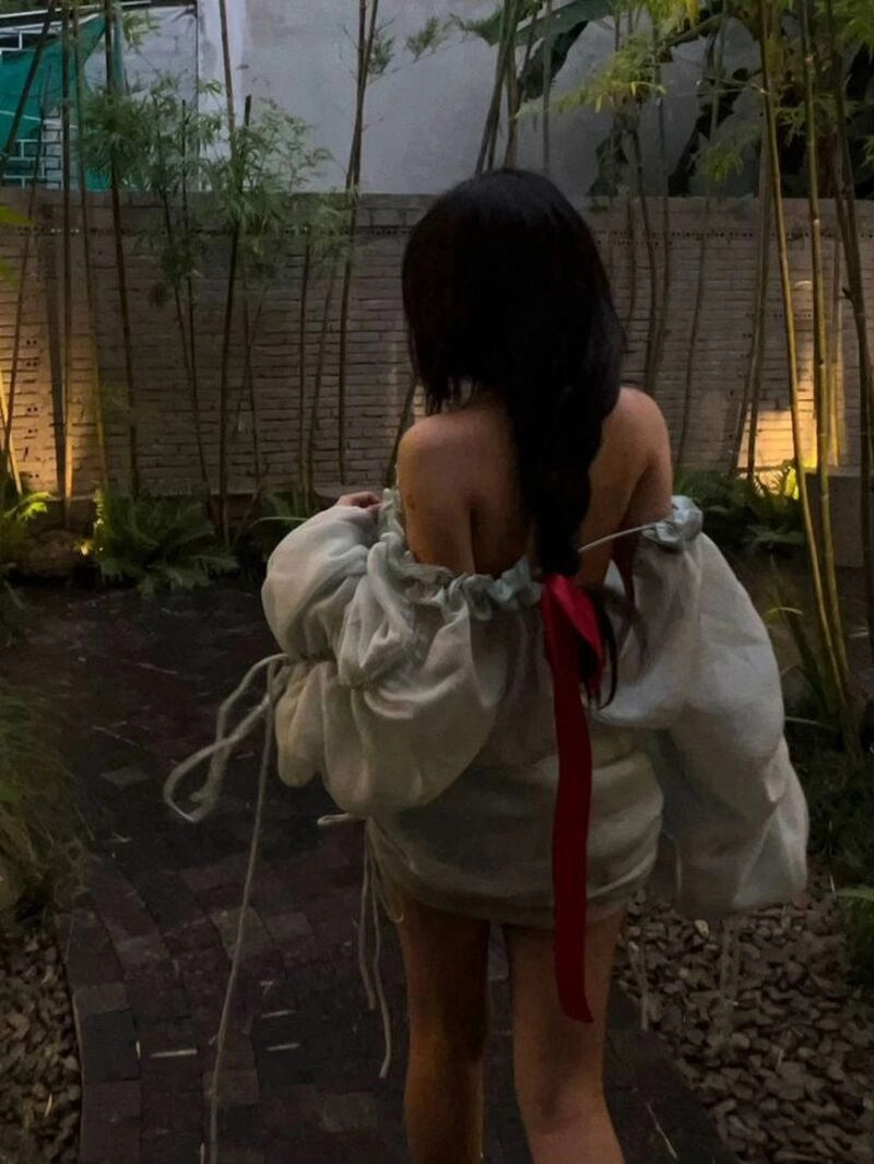 ảnh bóng lưng cô gái