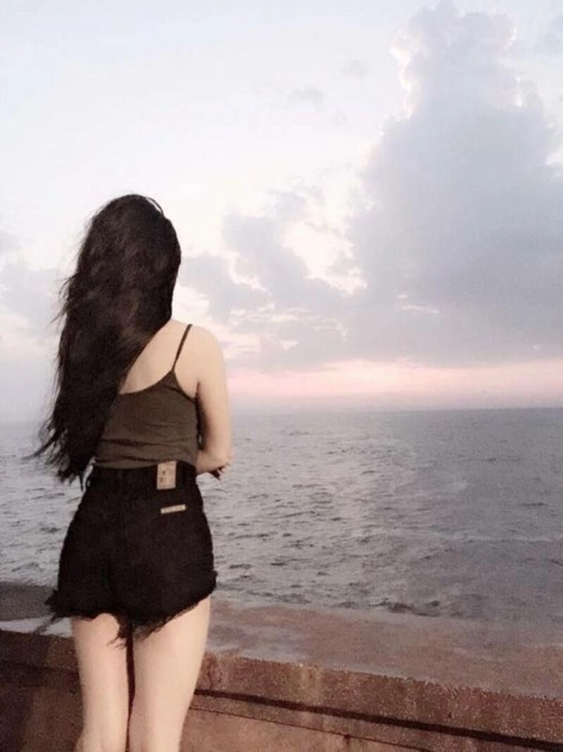 ảnh bóng lưng cô gái