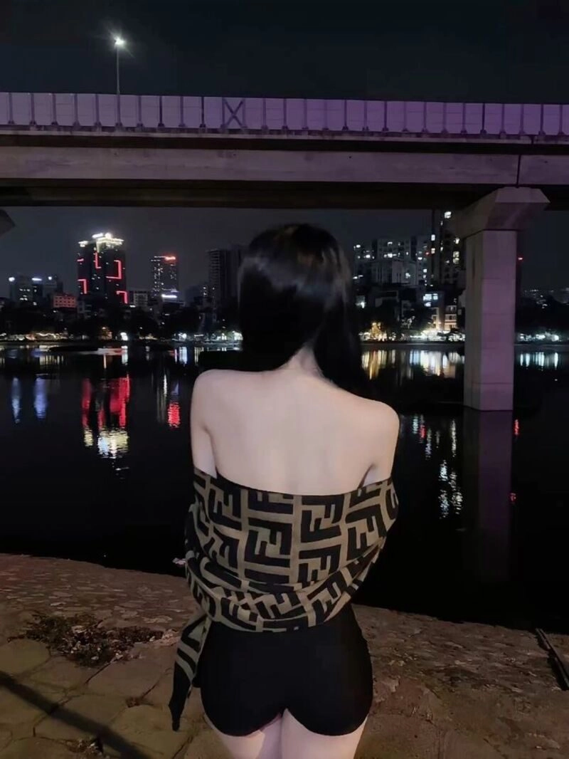 ảnh bóng lưng cô gái