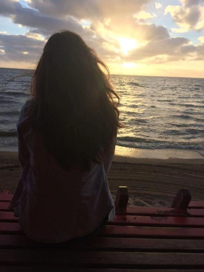 ảnh bóng lưng cô gái