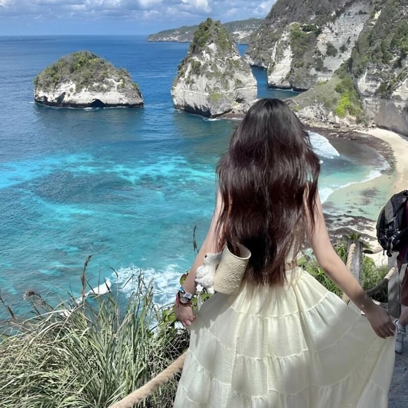 ảnh chụp sau lưng buồn