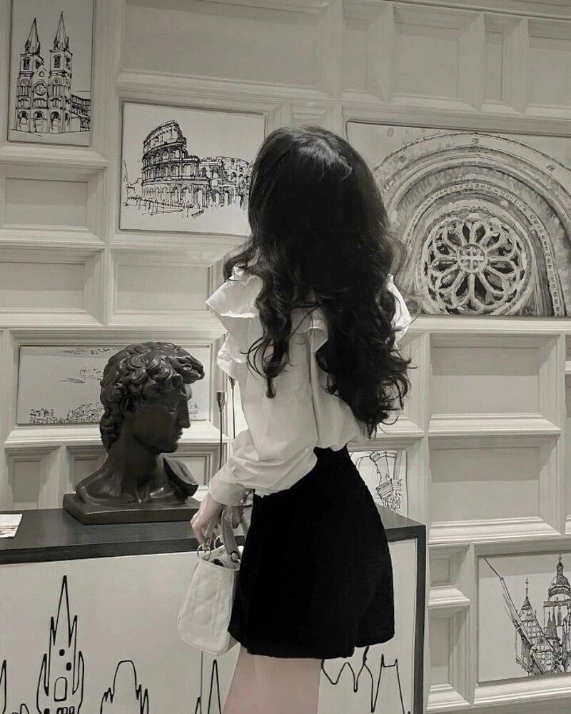 ảnh chụp sau lưng buồn