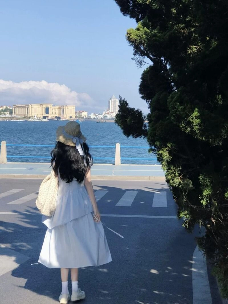 ảnh chụp sau lưng buồn