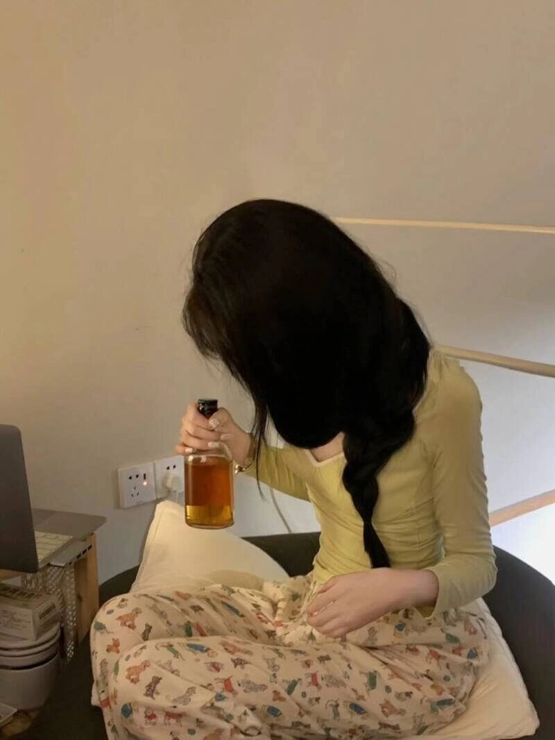 ảnh con gái nhậu say