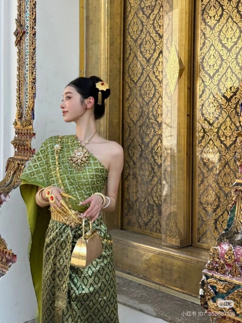 ảnh gái thái lan mặc trang phục truyền thống