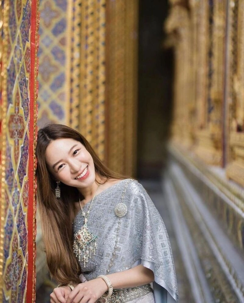 ảnh gái thái lan mặc trang phục truyền thống