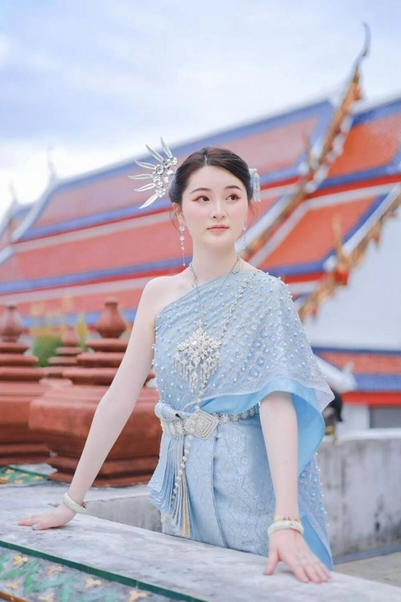 ảnh gái thái lan mặc trang phục truyền thống