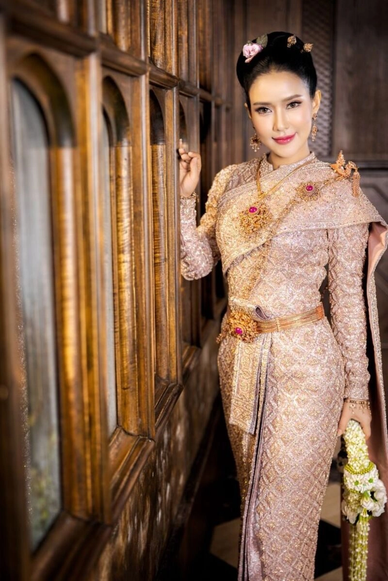 ảnh gái thái lan mặc trang phục truyền thống