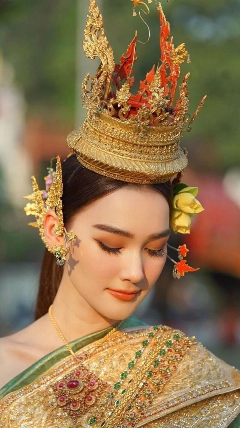 ảnh gái thái lan mặc trang phục truyền thống