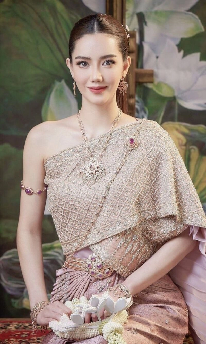 ảnh gái thái lan mặc trang phục truyền thống