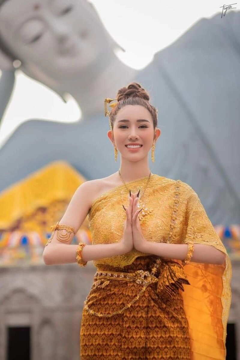 ảnh gái thái lan mặc trang phục truyền thống