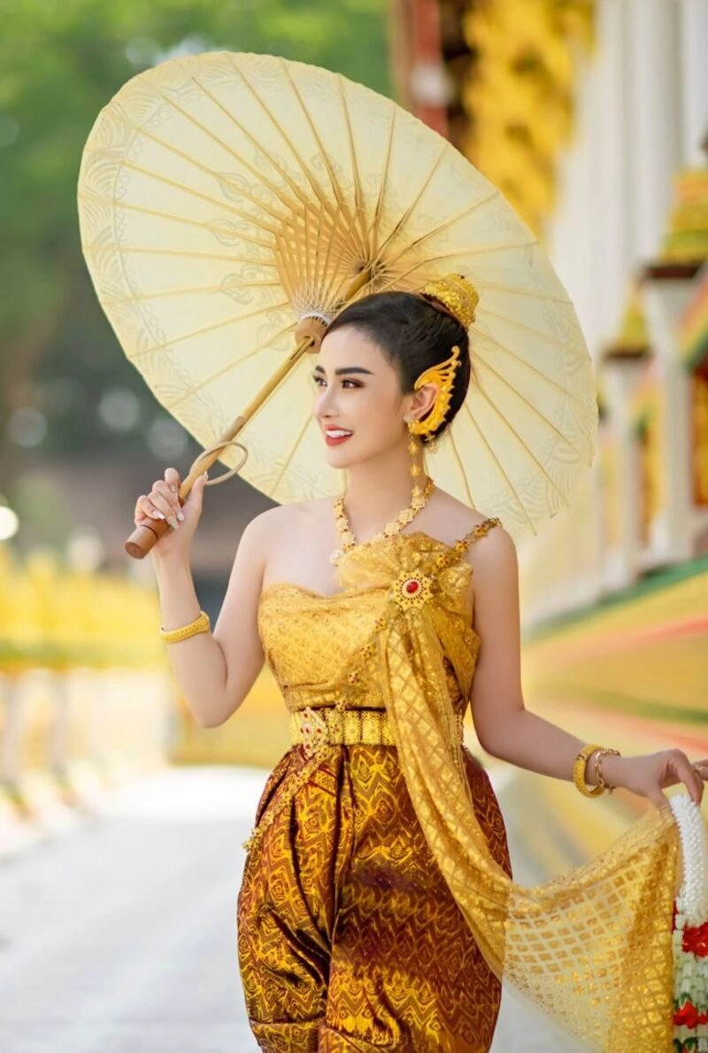 ảnh gái thái lan mặc trang phục truyền thống