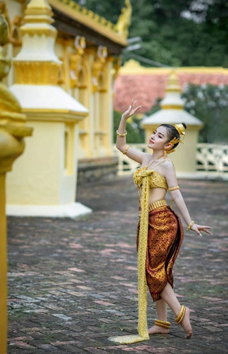 ảnh gái thái lan mặc trang phục truyền thống