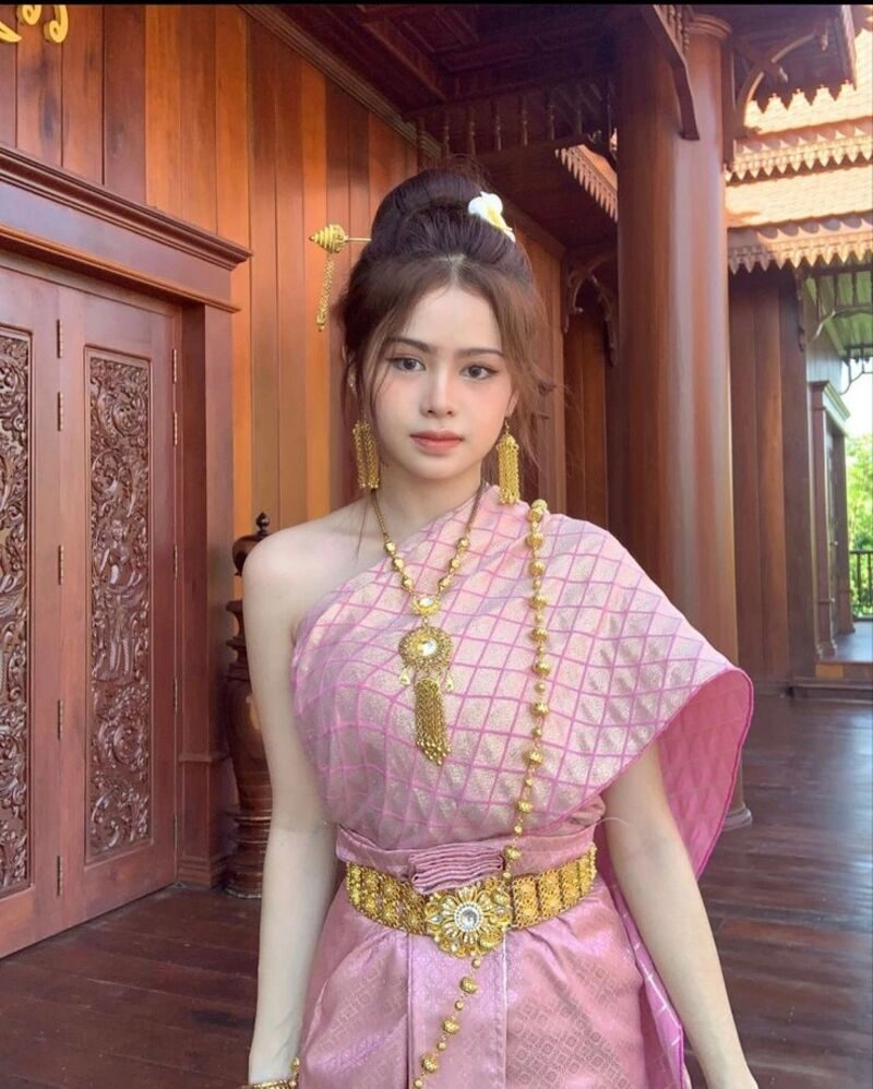 ảnh gái thái lan mặc trang phục truyền thống