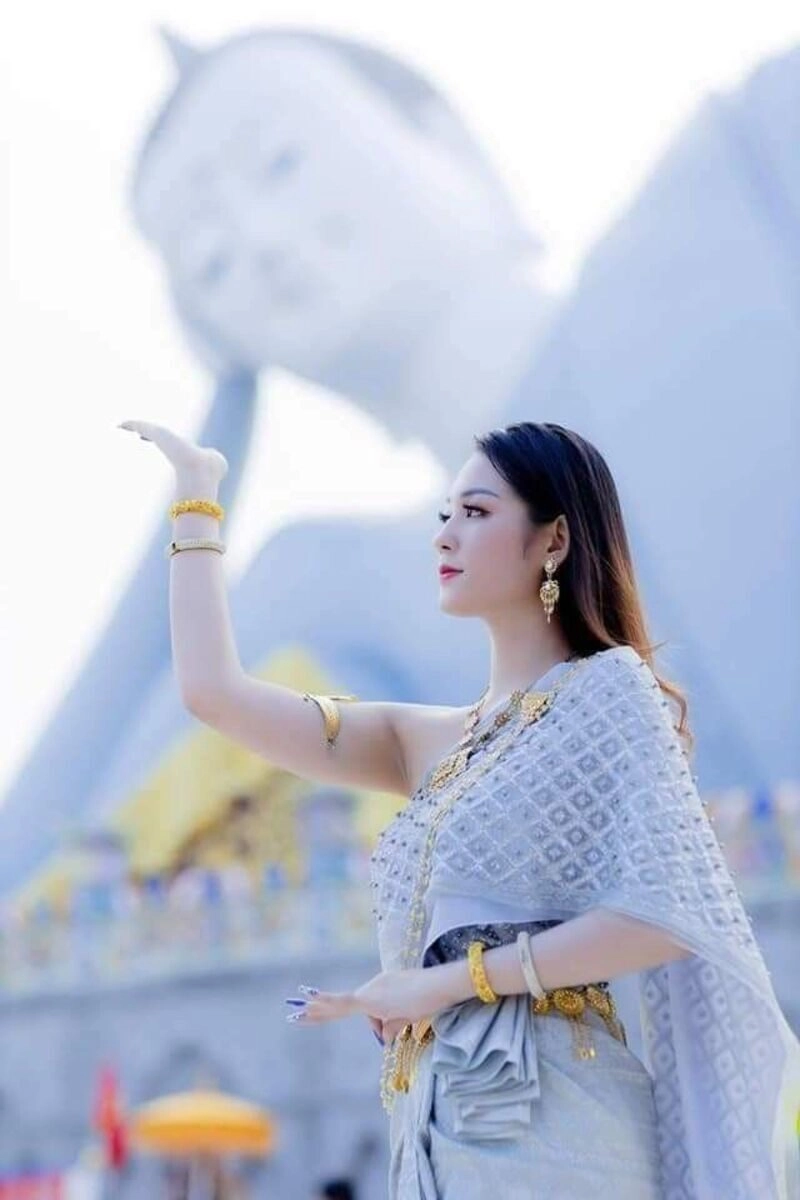 ảnh gái thái lan mặc trang phục truyền thống