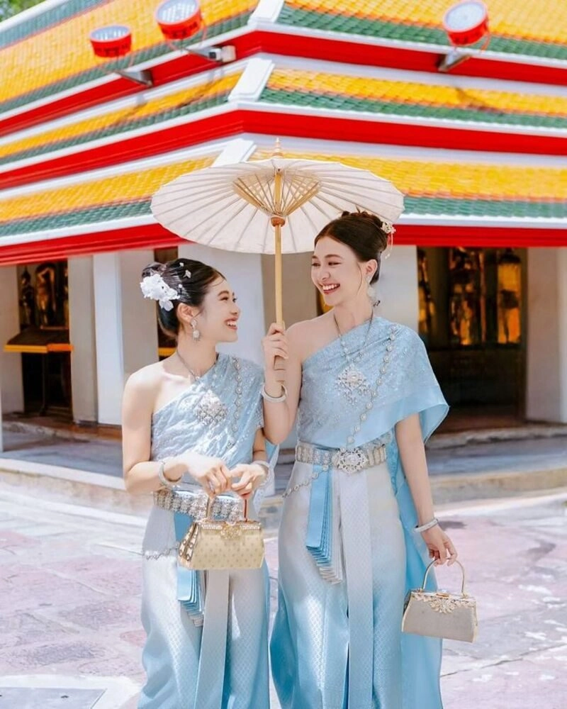 ảnh gái thái lan mặc trang phục truyền thống