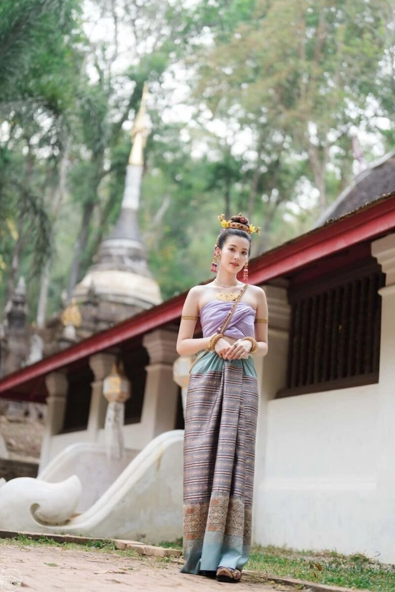 ảnh gái thái lan mặc trang phục truyền thống