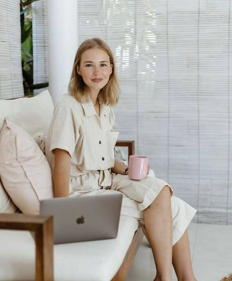 ảnh gái văn phòng làm việc