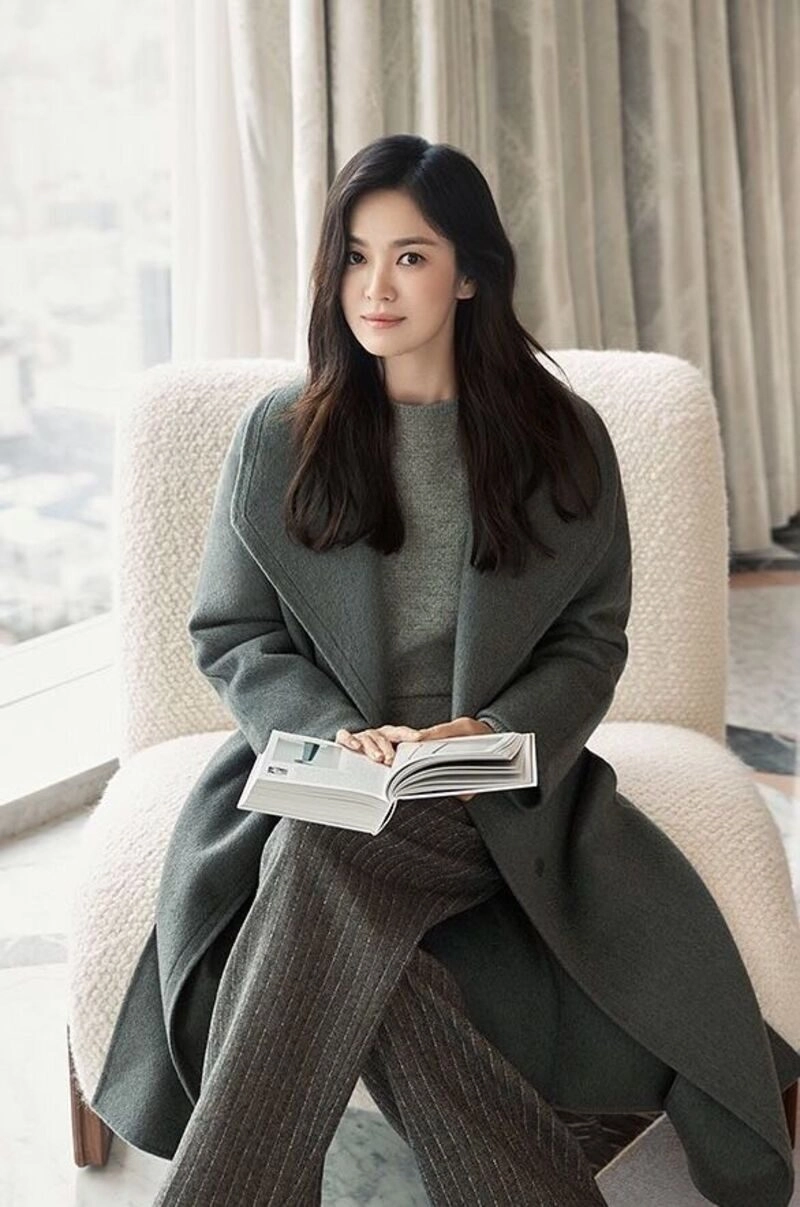 ảnh gái văn phòng làm việc