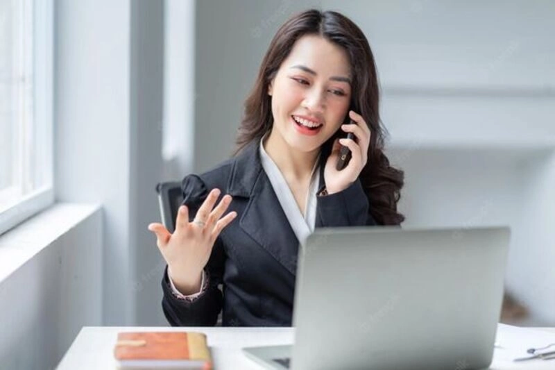 ảnh gái văn phòng làm việc