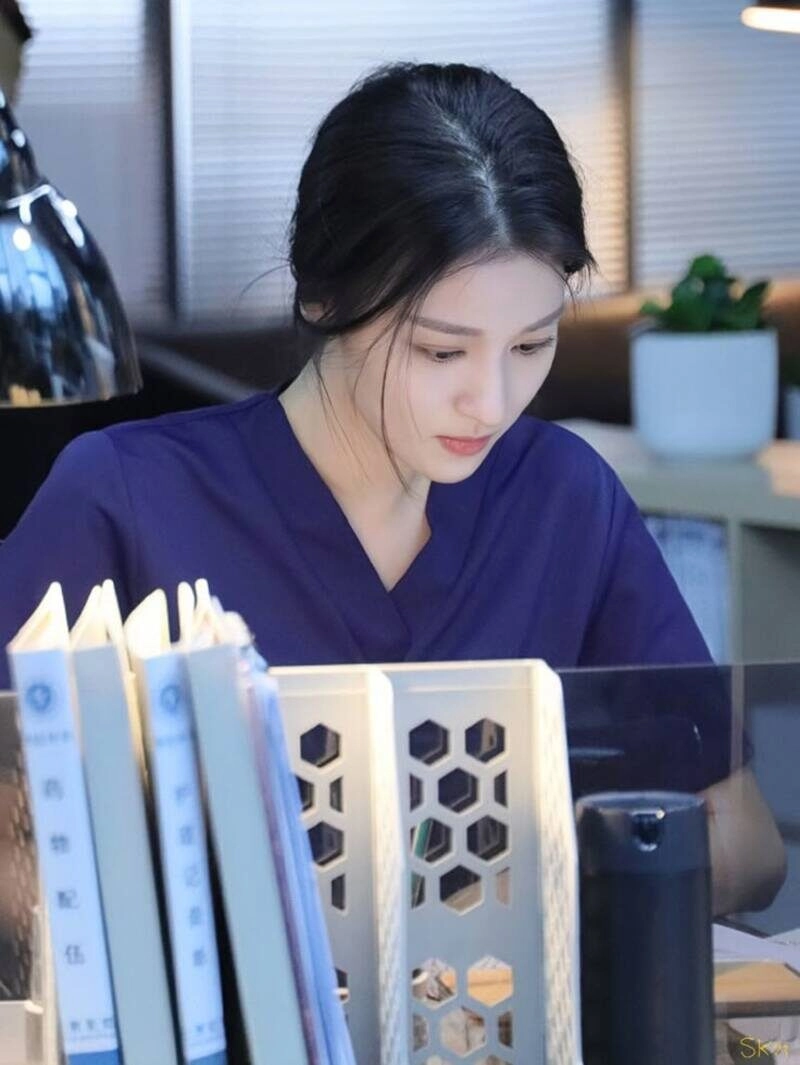 ảnh gái văn phòng làm việc