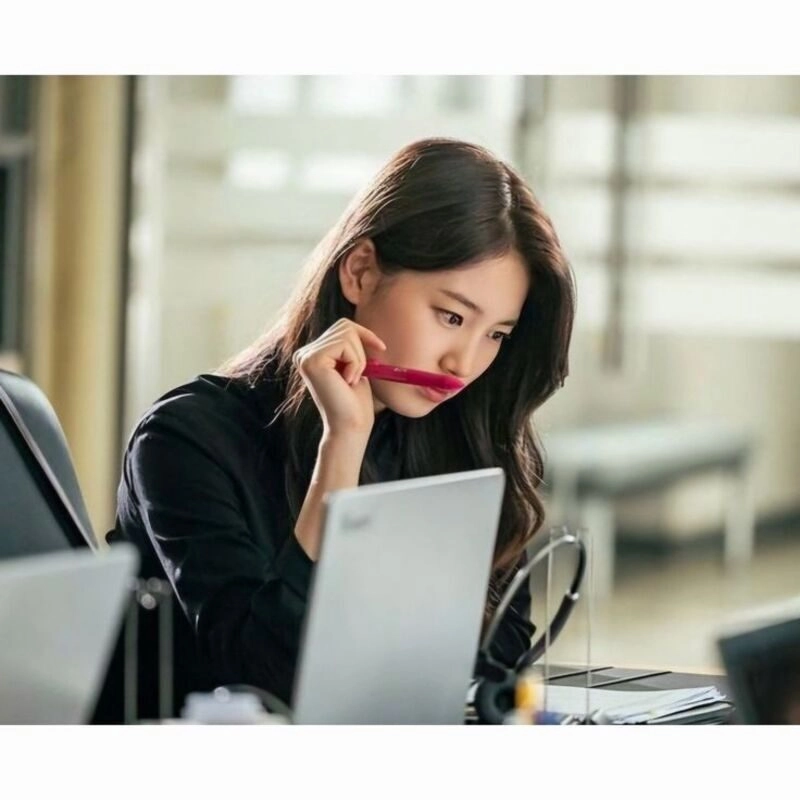 ảnh gái văn phòng làm việc