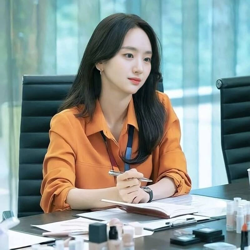 ảnh gái văn phòng làm việc