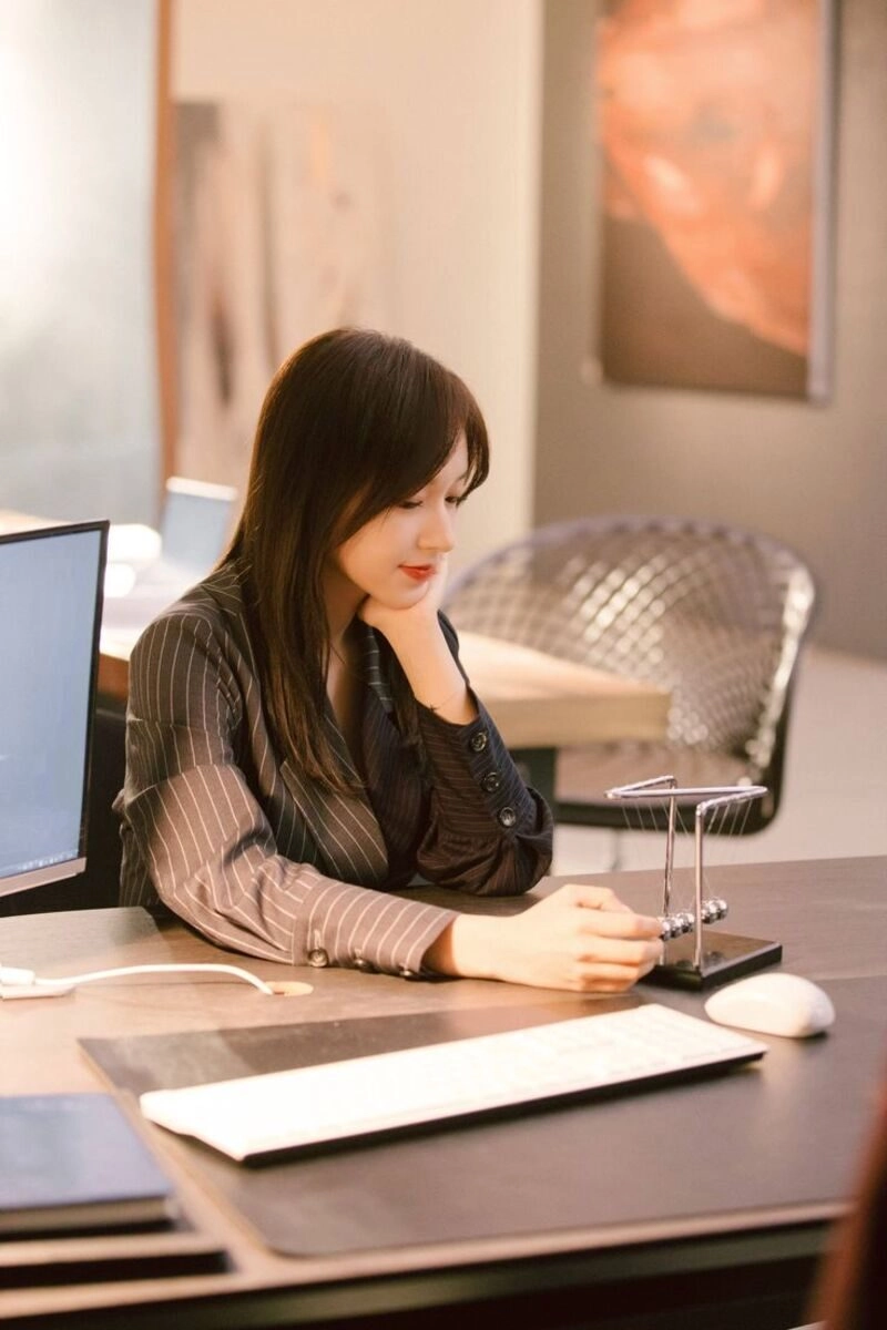 ảnh gái văn phòng làm việc