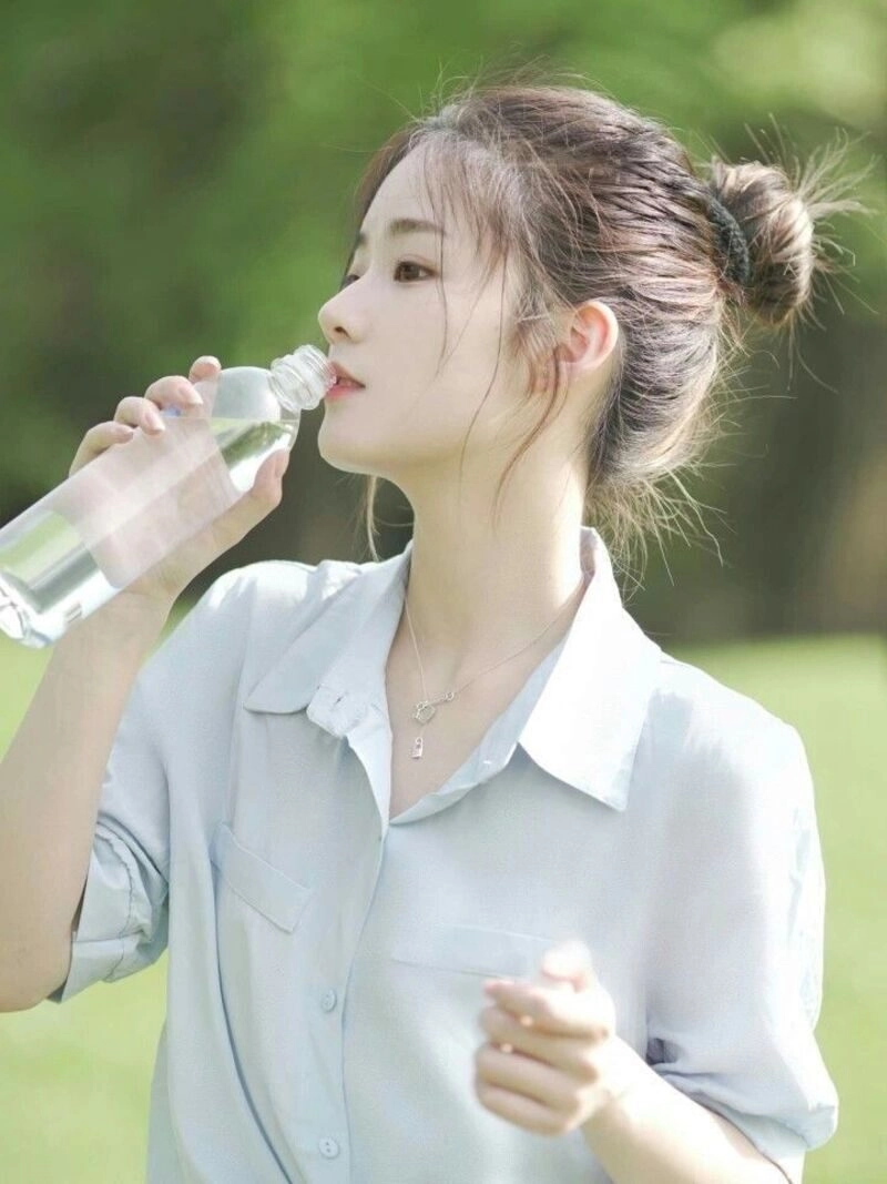 ảnh gái xinh búi tóc