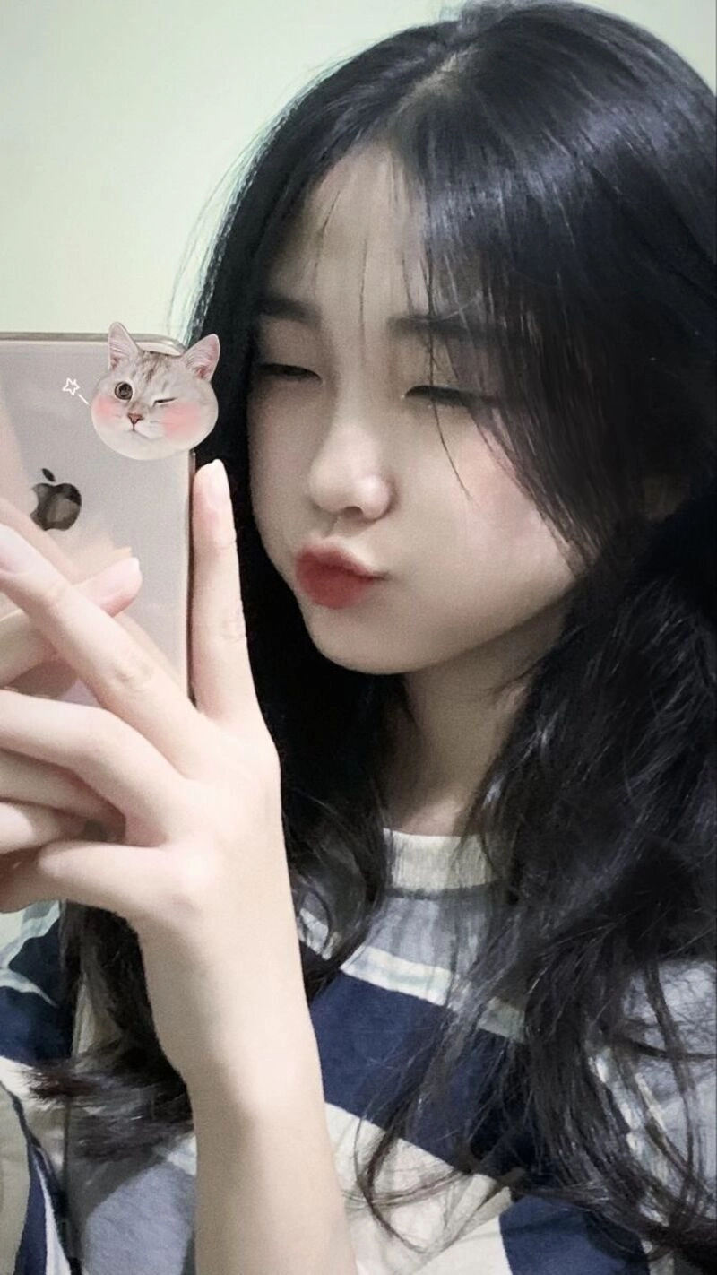 ảnh gái xinh chu mỏ