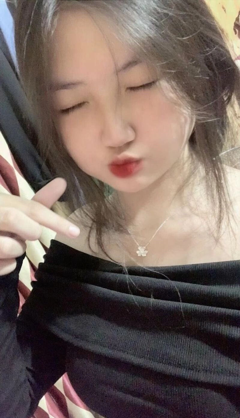 ảnh gái xinh chu mỏ