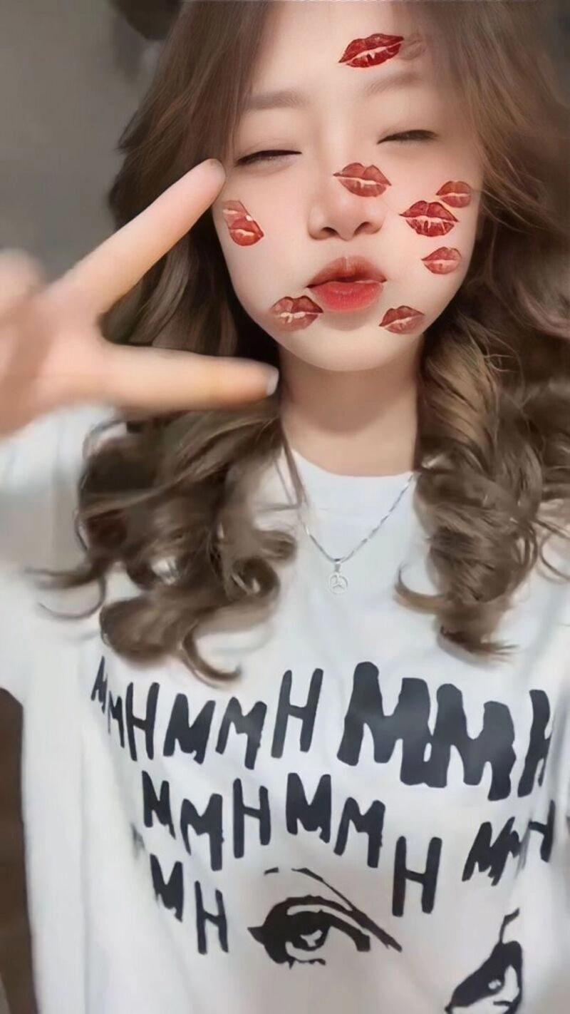 ảnh gái xinh chu mỏ